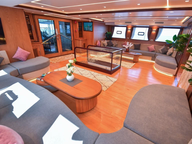 Luxury Yacht to hire Sharm el Sheikh at the best price