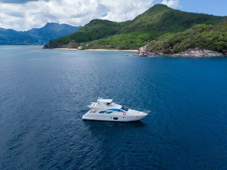 Luxury Yacht hire in Eden Island - Azimut Azimut 55 Fly - 4 cab.