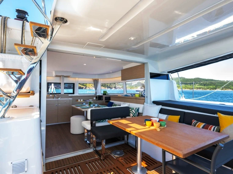 Hire Catamaran Lagoon with a boat licence