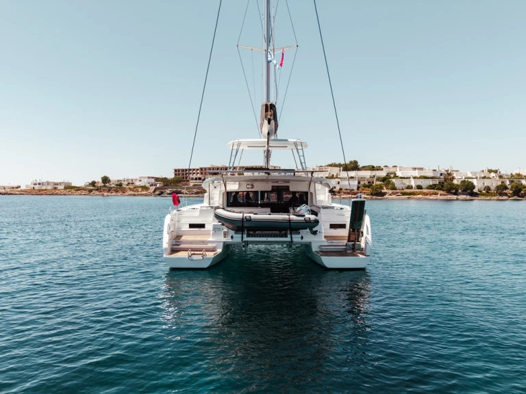Charter a Lagoon Lagoon 46 in Lávrio on Samboat