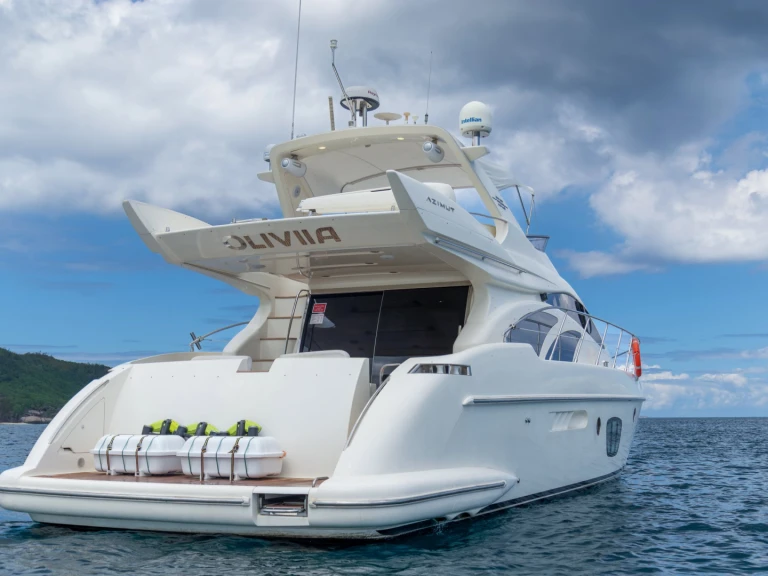 Hire Luxury Yacht with or without skipper Azimut Eden Island
