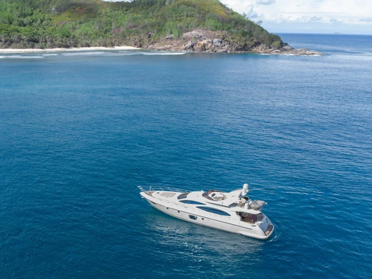 Hire a Azimut Azimut 68 E Eden Island