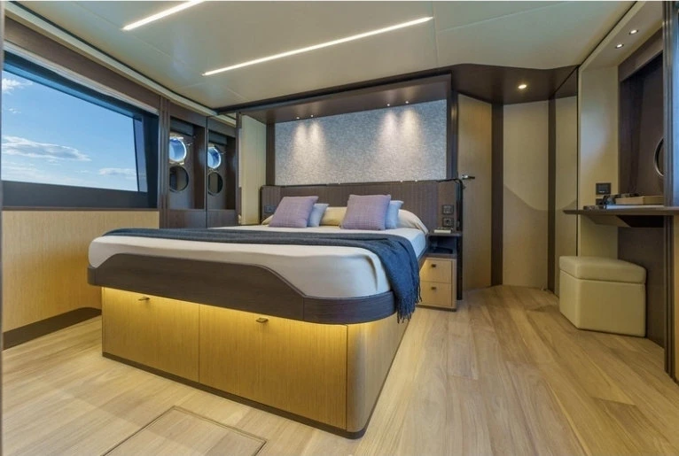 Charter a Absolute Absolute 58 in Castellammare di Stabia on Samboat