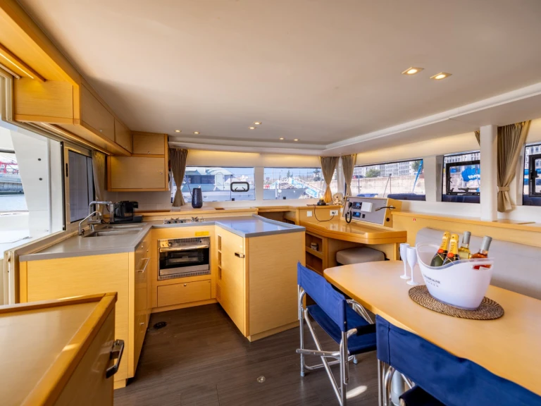 Yacht charter Costa de Lisboa - Lagoon Lagoon 450 on SamBoat