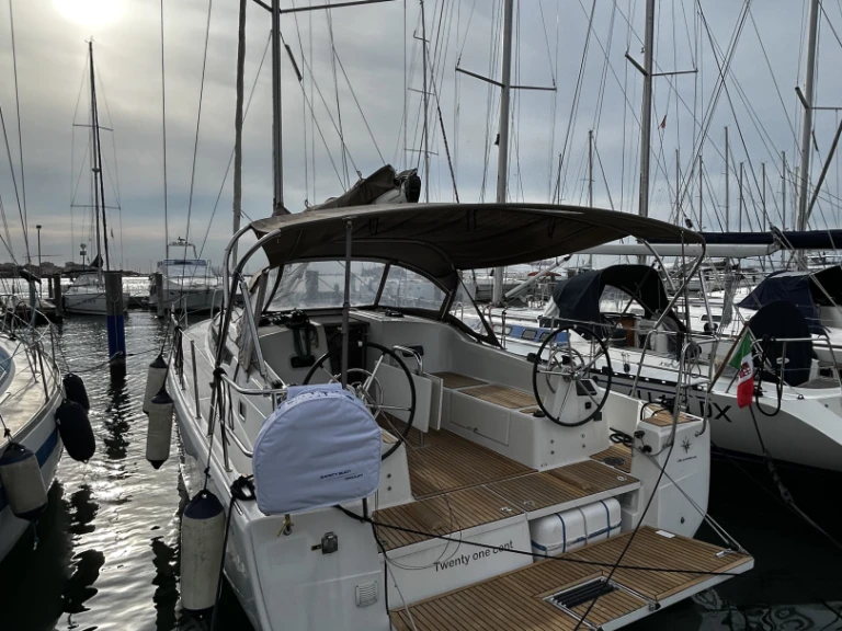 Hire Sailboat with or without skipper Jeanneau Chioggia