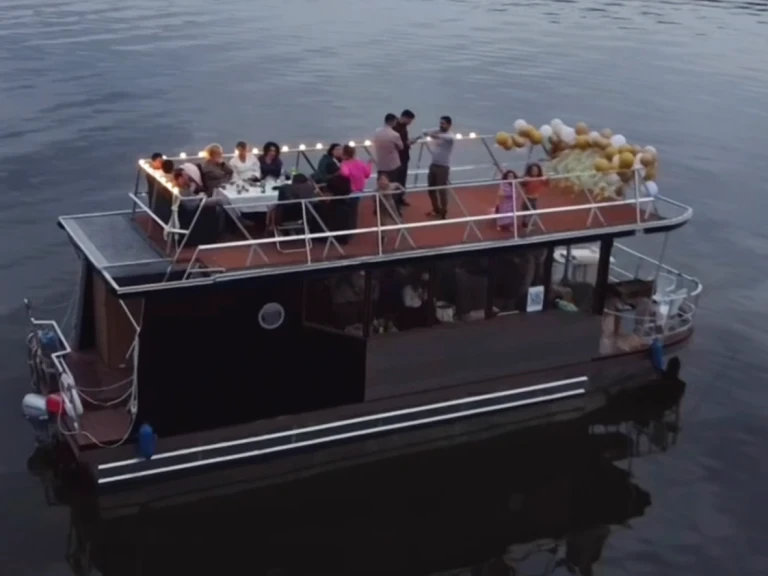 Yacht hire Berlin cheap Hausboat 1150