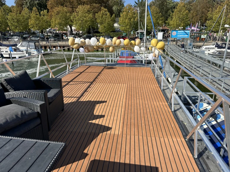 Motorboat hire in Berlin - Custom Hausboat 1150