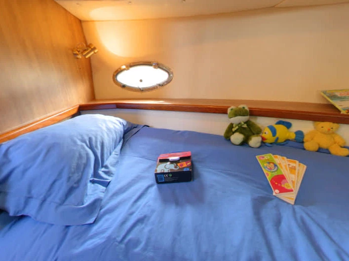 Hire Motorboat Le Boat with a boat licence