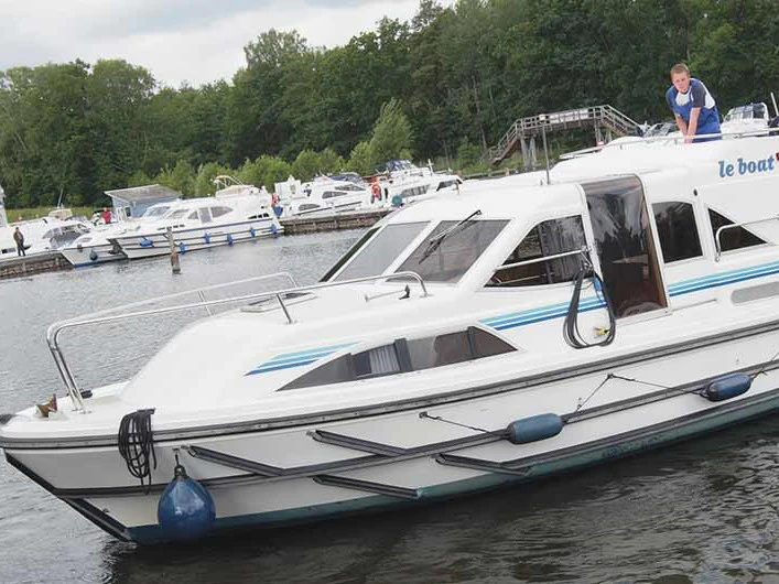 Le Boat Clipper charter bareboat or skippered in  Homps