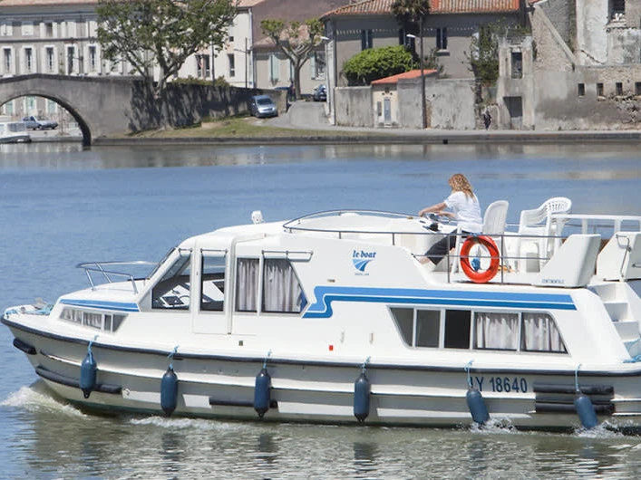 Le Boat Continentale charter bareboat or skippered in  Saint-Gilles du Gard