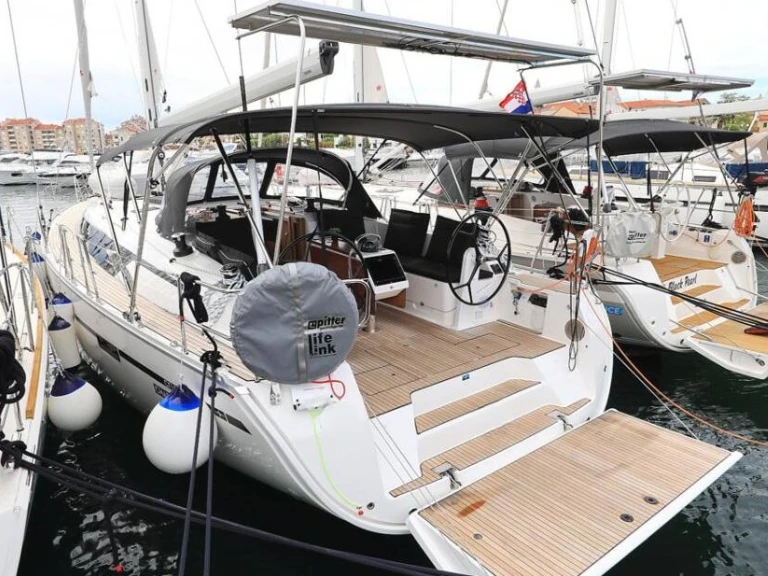 Hire Sailboat Bavaria with a boat licence