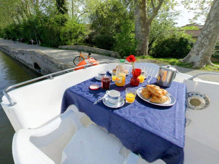 Motorboat to hire Saint-Gilles du Gard at the best price