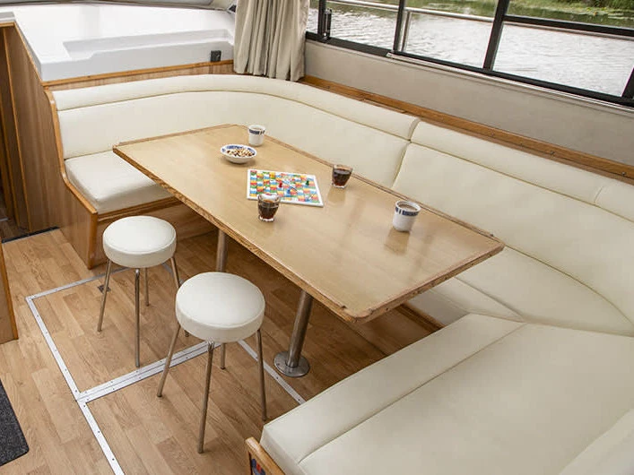 Motorboat to hire Homps at the best price