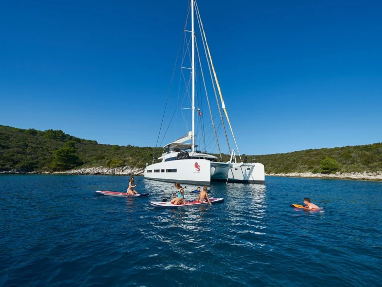 Catamaran to hire Tourlos at the best price