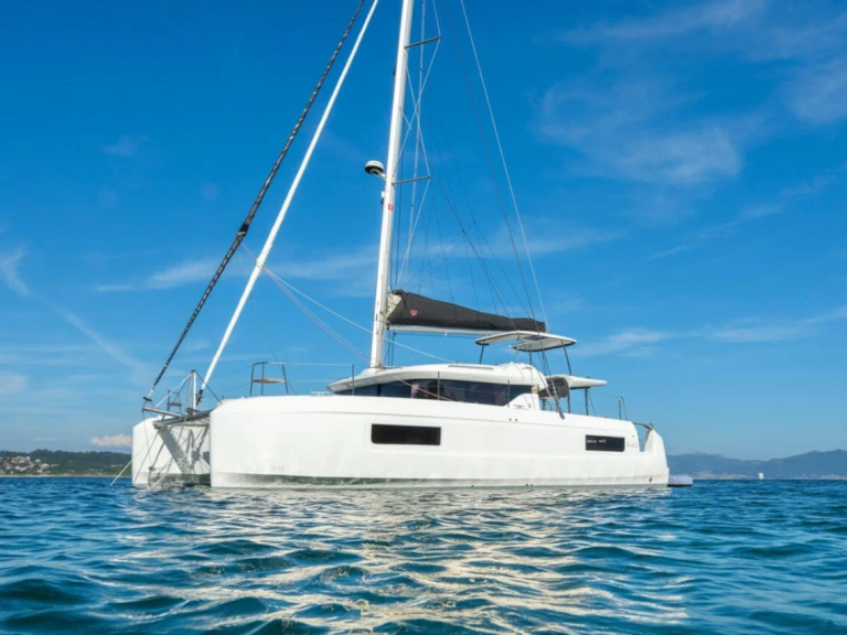 Yacht hire Bonifacio cheap Lagoon 43