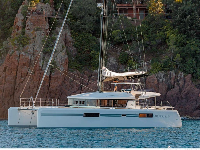 Hire Catamaran Lagoon with a boat licence
