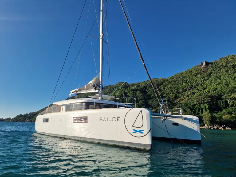 Catamaran to hire Bonifacio at the best price