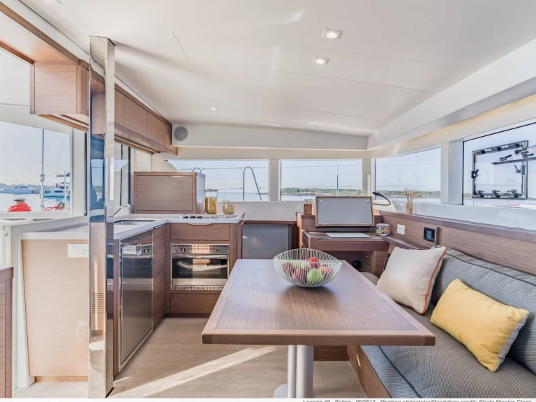 Charter a Lagoon Lagoon 40 in Bonifacio on Samboat