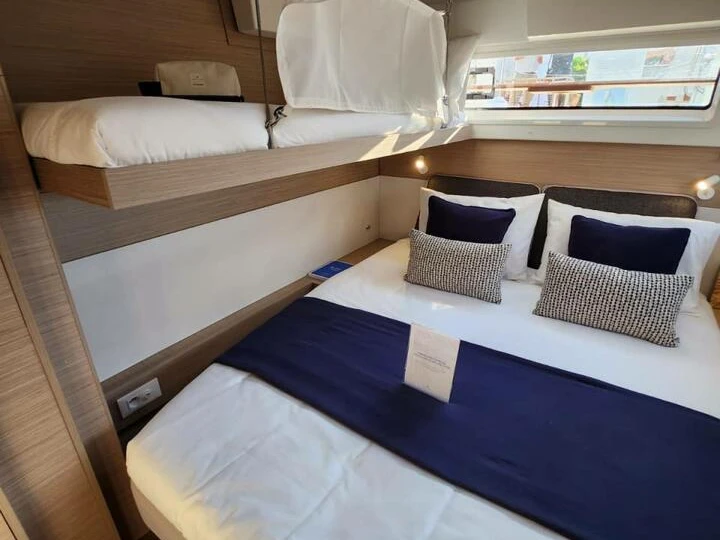 Charter a Lagoon Lagoon 43 in Bonifacio on Samboat