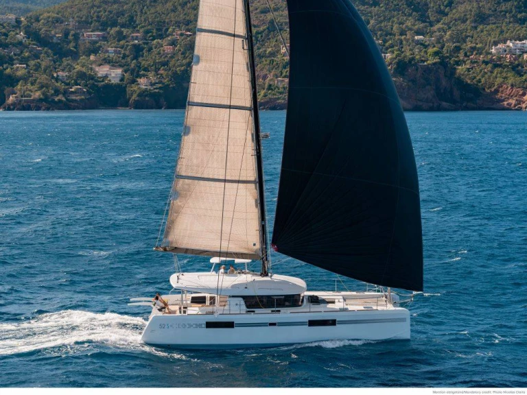 Charter a Lagoon Lagoon 52 in Bonifacio on Samboat