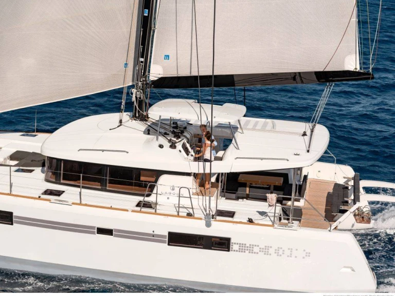 Hire Catamaran with or without skipper Lagoon Bonifacio