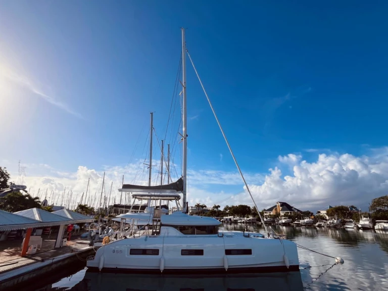 Charter a Lagoon Lagoon 55 in Bonifacio on Samboat