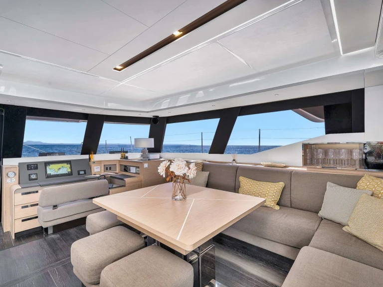 Hire Catamaran Fountaine Pajot with a boat licence