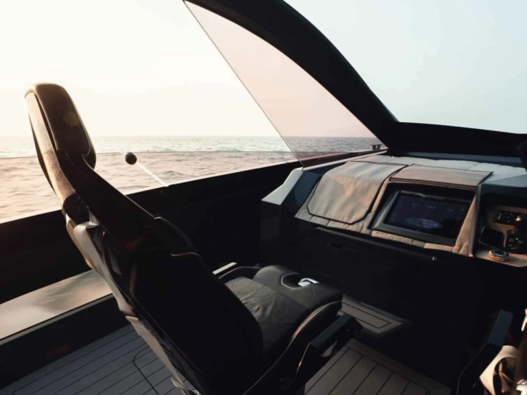 Yacht hire Dubai Marina cheap Lamborghini 63 